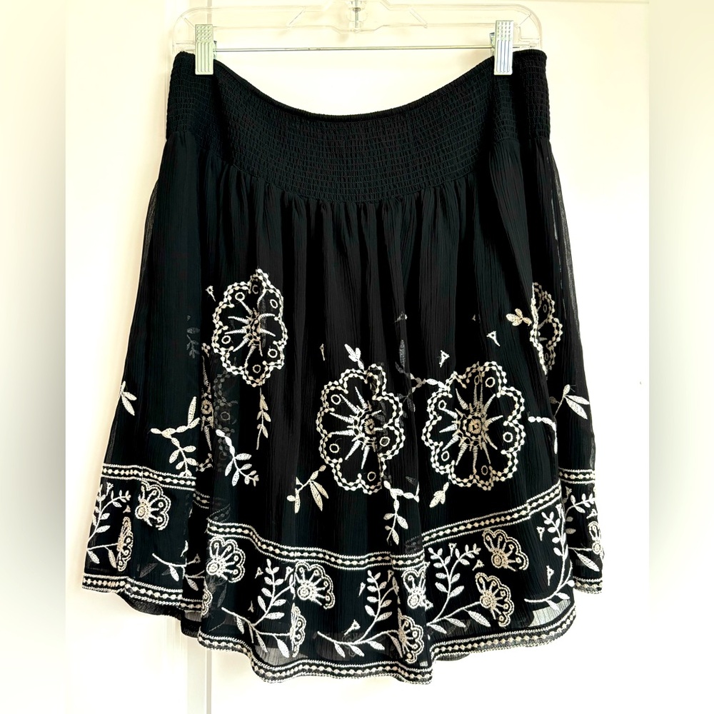 White House Black Market Chiffon Embroider Skirt